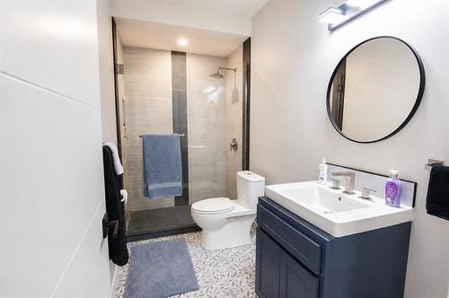 2 Lisgar Pl, Pinawa, MB - Indoor Photo Showing Bathroom