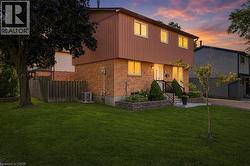 14 BERRISFIELD Crescent  Hamilton, ON L4T 4X1