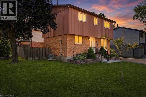 14 BERRISFIELD Crescent  Hamilton, ON L4T 4X1