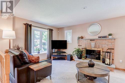 1459 Ravensmoor Crescent, Mississauga, ON - Indoor Photo Showing Living Room With Fireplace