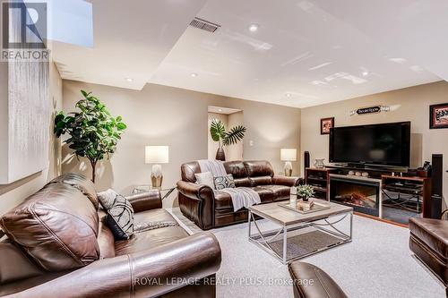1459 Ravensmoor Crescent, Mississauga, ON - Indoor Photo Showing Living Room