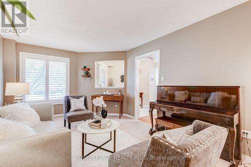 1459 Ravensmoor Crescent, Mississauga, ON - Indoor Photo Showing Living Room