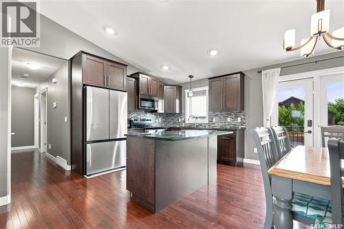 635 Redwood Crescent, Warman, SK - Indoor Photo Showing Kitchen With Upgraded Kitchen