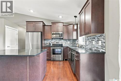635 Redwood Crescent, Warman, SK - Indoor Photo Showing Kitchen With Upgraded Kitchen