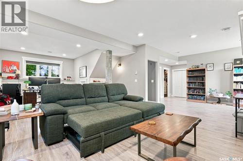 635 Redwood Crescent, Warman, SK - Indoor Photo Showing Living Room