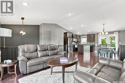 635 Redwood Crescent, Warman, SK - Indoor Photo Showing Living Room