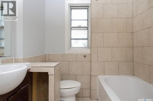 1735 Quebec Street, Regina, SK - Indoor Photo Showing Bathroom