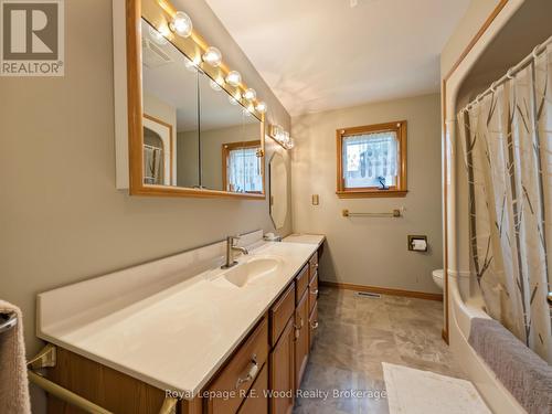 48 Allen Street, Tillsonburg, ON - Indoor Photo Showing Bedroom