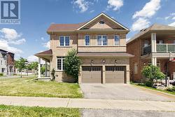 2 APPLE GROVE COURT  Vaughan, ON L6A 4C2