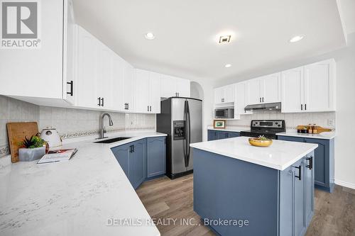 757 Schubert Circle, Ottawa, ON - Indoor Photo Showing Kitchen With Upgraded Kitchen