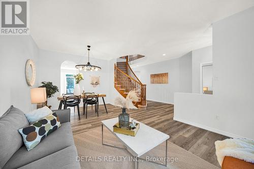 757 Schubert Circle, Ottawa, ON - Indoor Photo Showing Living Room
