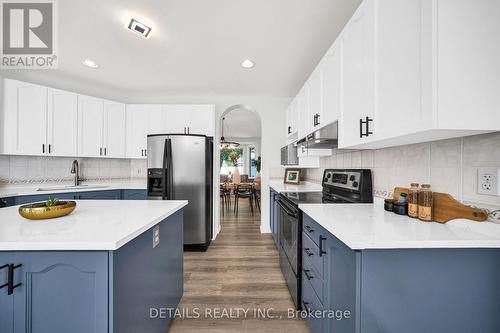 757 Schubert Circle, Ottawa, ON - Indoor Photo Showing Kitchen With Upgraded Kitchen