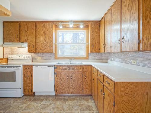 487 South Drive, Summerside, PE - Indoor Photo Showing Kitchen With Double Sink