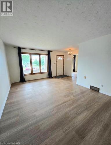 25 HIGHFIELD Avenue Unit# Upper Level , St. Catharines, Ontario L2M 5W3 4