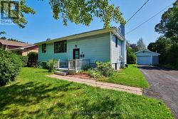 35 TAUVETTE STREET Ottawa, ON K1B 3A1