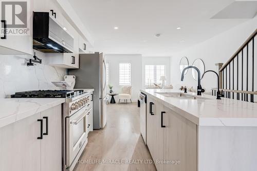 6 Pumpkin Corner Crescent, Barrie, ON - Indoor Photo Showing Kitchen With Upgraded Kitchen