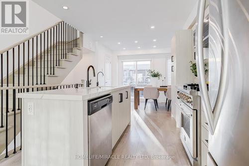 6 Pumpkin Corner Crescent, Barrie, ON - Indoor Photo Showing Kitchen With Upgraded Kitchen