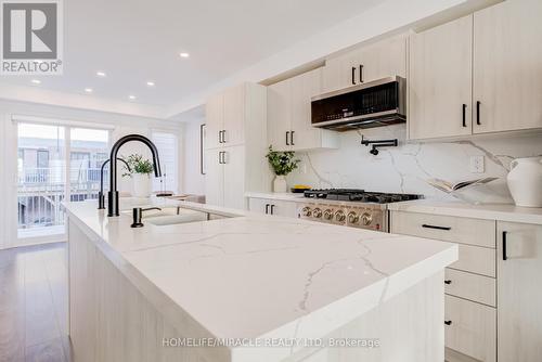 6 Pumpkin Corner Crescent, Barrie, ON - Indoor Photo Showing Kitchen With Upgraded Kitchen