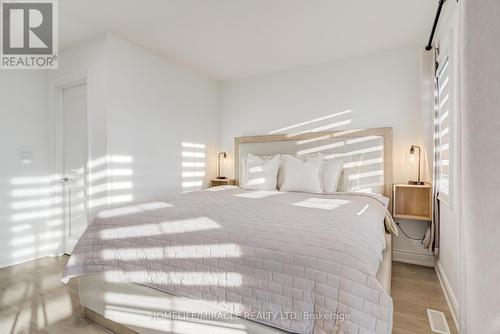 6 Pumpkin Corner Crescent, Barrie, ON - Indoor Photo Showing Bedroom