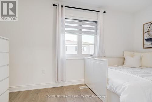 6 Pumpkin Corner Crescent, Barrie, ON - Indoor Photo Showing Bedroom