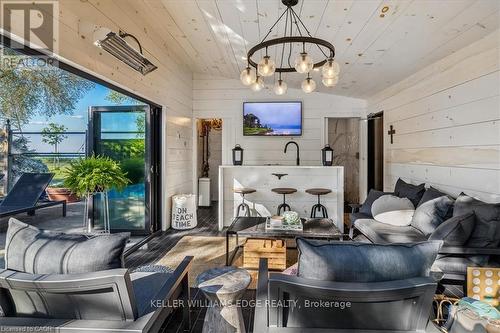 573 Beach Boulevard, Hamilton, ON - Indoor