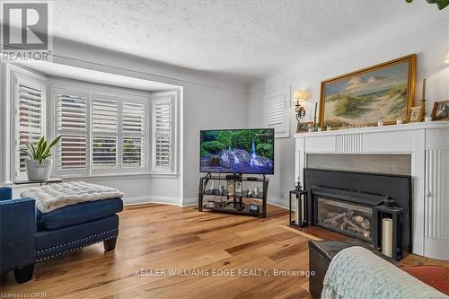 573 Beach Boulevard, Hamilton, ON - Indoor Photo Showing Living Room With Fireplace