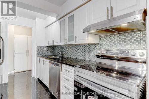 1107 - 1 Royal Orchard Boulevard, Markham, ON - Indoor Photo Showing Kitchen With Upgraded Kitchen