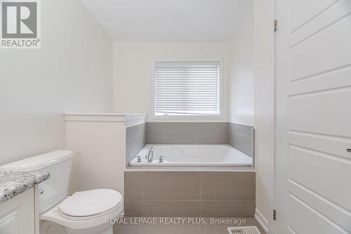 12 Pagebrook Crescent, Hamilton, ON - Indoor Photo Showing Bathroom
