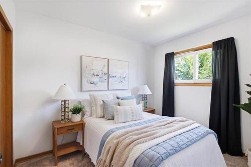 14 Duluth Bay, Winnipeg, MB - Indoor Photo Showing Bedroom