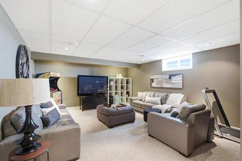 14 Duluth Bay, Winnipeg, MB - Indoor Photo Showing Basement