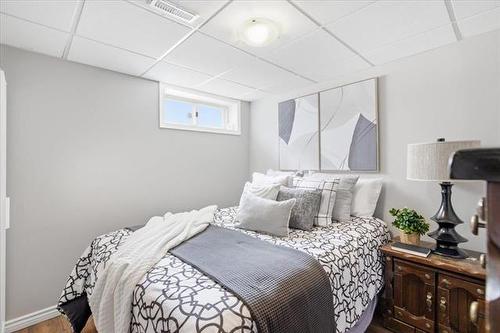 14 Duluth Bay, Winnipeg, MB - Indoor Photo Showing Bedroom