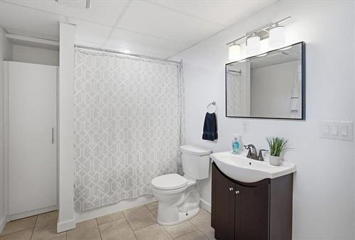 14 Duluth Bay, Winnipeg, MB - Indoor Photo Showing Bathroom