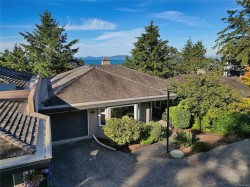 #109-2829 Arbutus Rd  Saanich, BC V8N 5X5