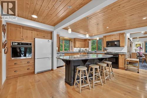 4404 Coy Road, Invermere, BC - Indoor Photo Showing Kitchen