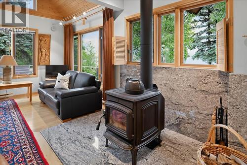 4404 Coy Road, Invermere, BC - Indoor Photo Showing Living Room