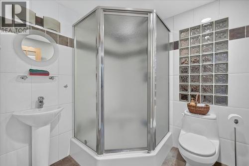 MAIN FLOOR FULL BATH - 4404 Coy Road, Invermere, BC - Indoor Photo Showing Bathroom