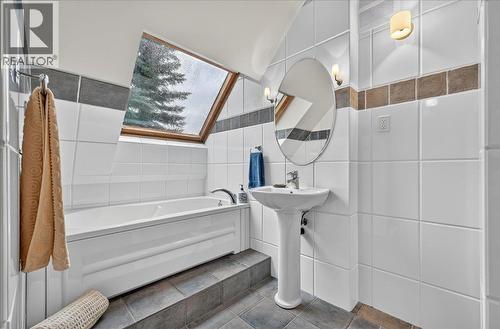 4404 Coy Road, Invermere, BC - Indoor Photo Showing Bathroom