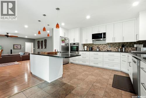 29 Ridgedale Bay, White City, SK - Indoor Photo Showing Kitchen With Upgraded Kitchen