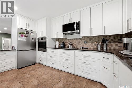 29 Ridgedale Bay, White City, SK - Indoor Photo Showing Kitchen With Upgraded Kitchen