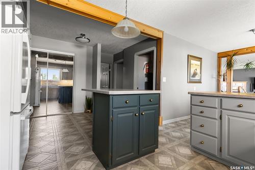 433 9Th Avenue W, Melville, SK - Indoor