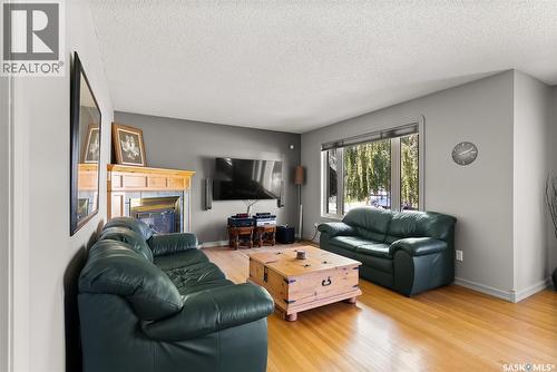 433 9Th Avenue W, Melville, SK - Indoor Photo Showing Living Room With Fireplace