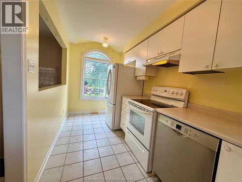 1020 Lemonwood Crescent, Windsor, ON - Indoor Photo Showing Kitchen