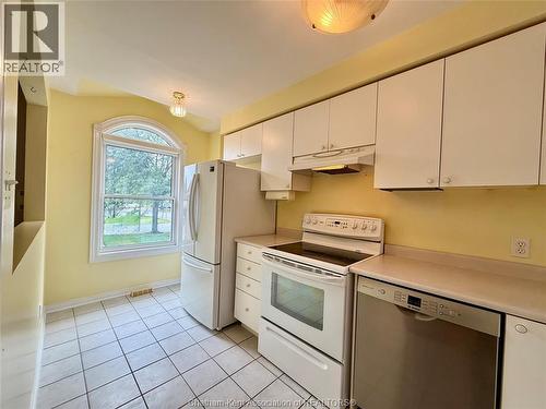 1020 Lemonwood Crescent, Windsor, ON - Indoor Photo Showing Kitchen