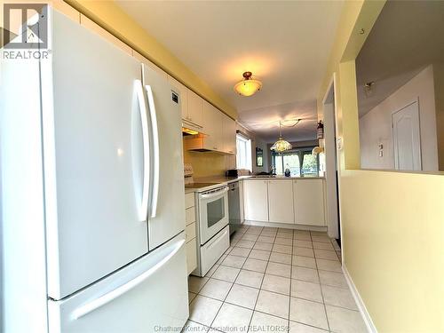 1020 Lemonwood Crescent, Windsor, ON - Indoor Photo Showing Kitchen