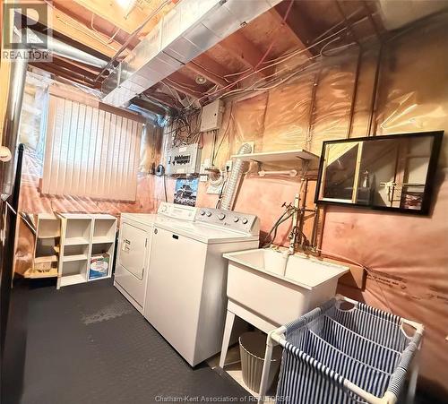 1020 Lemonwood Crescent, Windsor, ON - Indoor Photo Showing Laundry Room