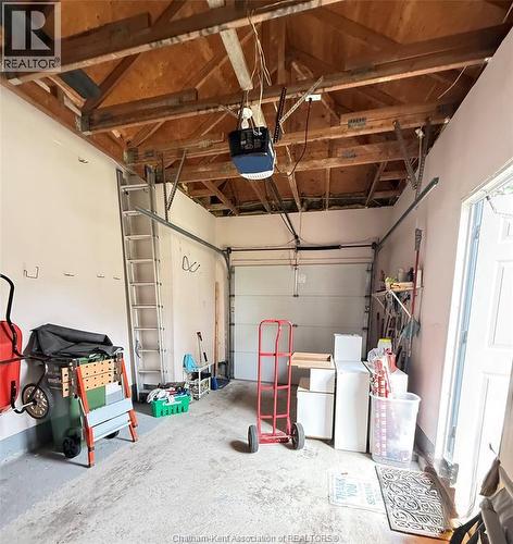 1020 Lemonwood Crescent, Windsor, ON - Indoor Photo Showing Garage