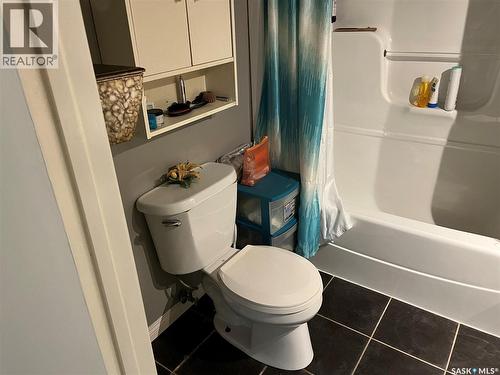 229 4Th Avenue E, Gravelbourg, SK - Indoor Photo Showing Bathroom