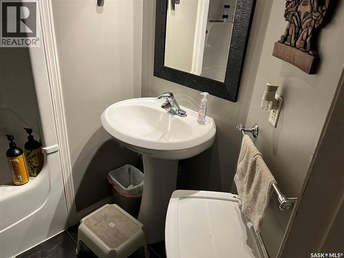 229 4Th Avenue E, Gravelbourg, SK - Indoor Photo Showing Bathroom