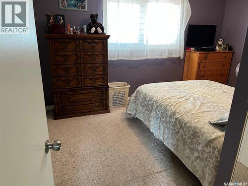 229 4Th Avenue E, Gravelbourg, SK - Indoor Photo Showing Bedroom