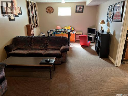 229 4Th Avenue E, Gravelbourg, SK - Indoor